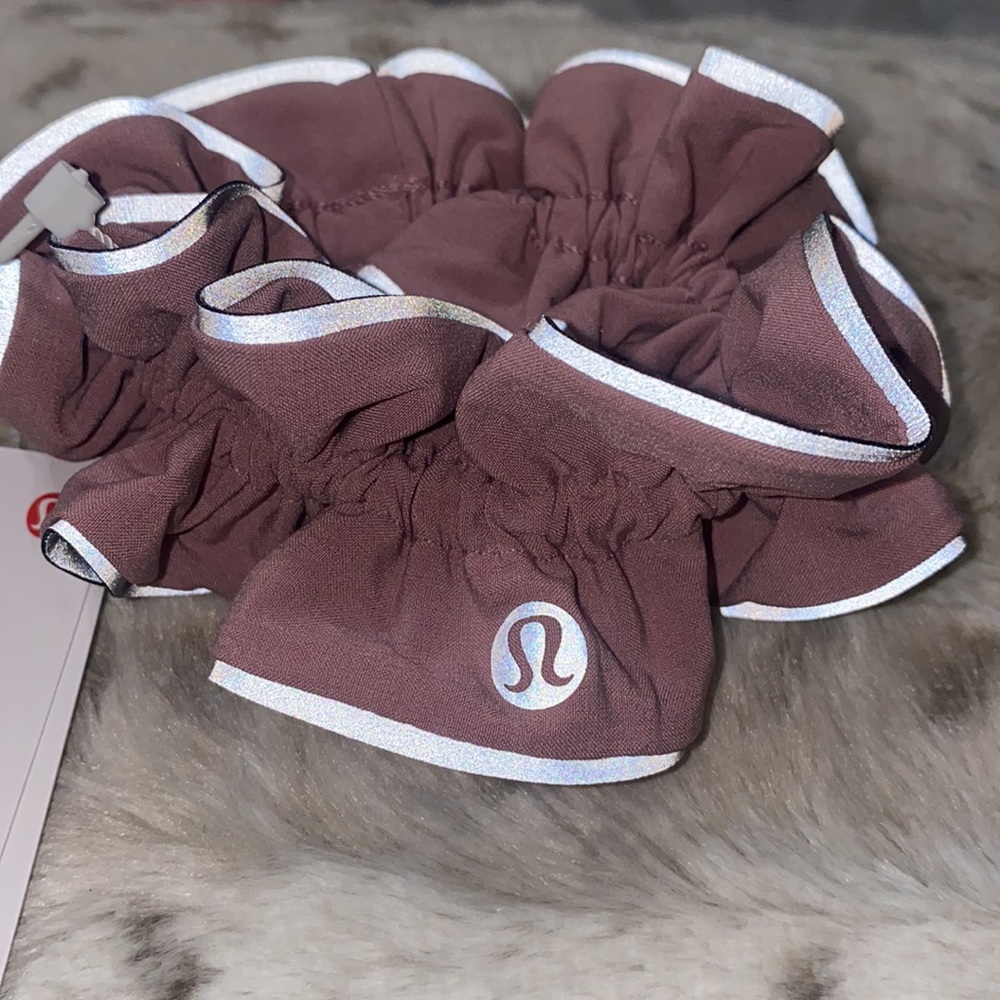 NWT LULULEMON Light Locks Scrunchie - Picture 1 of 16